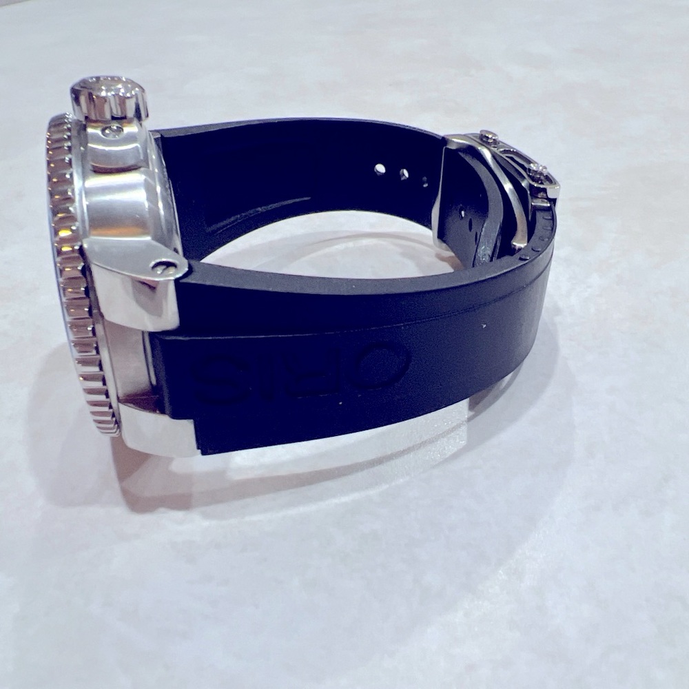 Oris. Great barrier reef limited II. Great condition   Adjustable band.
